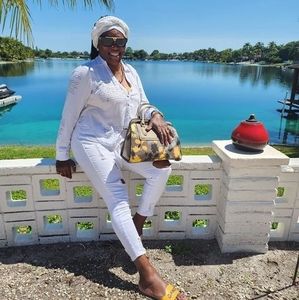 Meet your Posher, Zaida